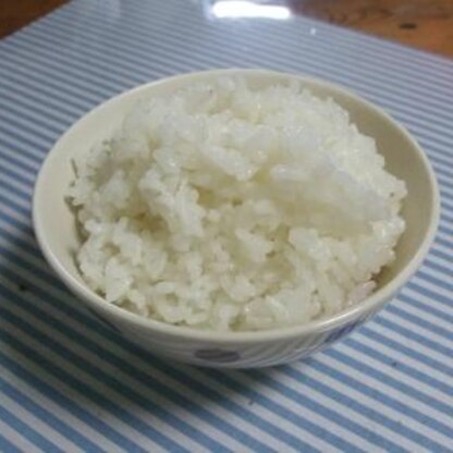 油が入っているので、ご飯をよそる時に
しゃもじにお米が付かなくて便利ですね♪
